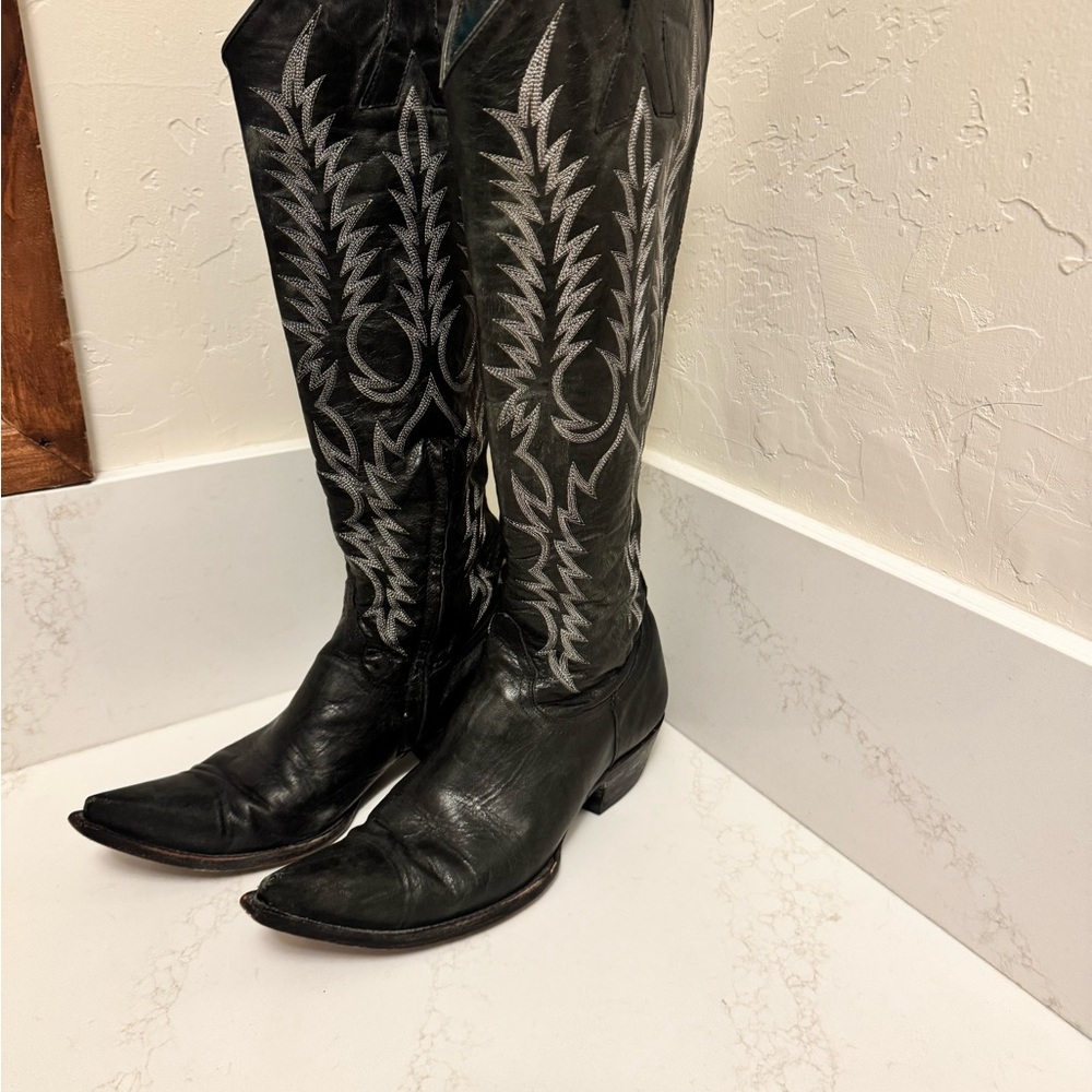 Old Gringo Black Embroidered Cowboy Boots - image 3